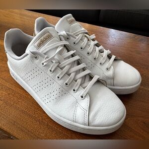 Gold & White Woman’s Advantage 2.0 Metallic Adidas Tennis Shoes Sneakers 10